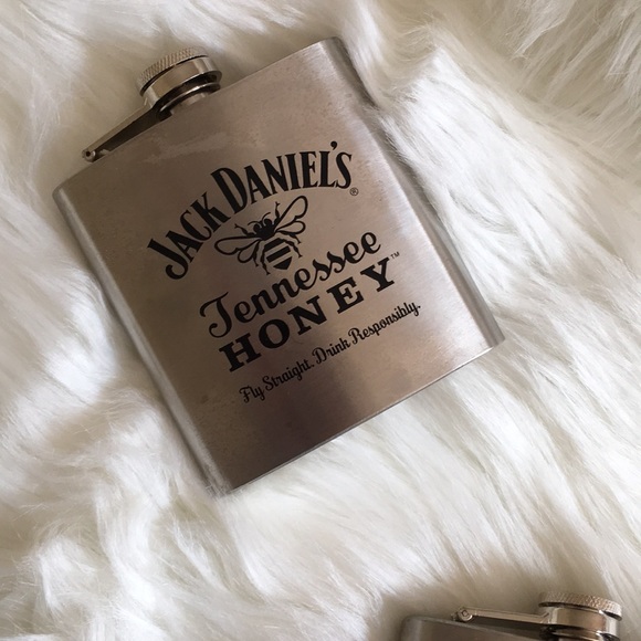 NWOT Stainless Steel flasks - Picture 3 of 3